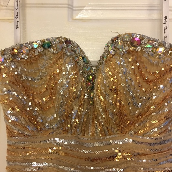 Beautiful mini Homecoming dress! - Picture 2 of 4